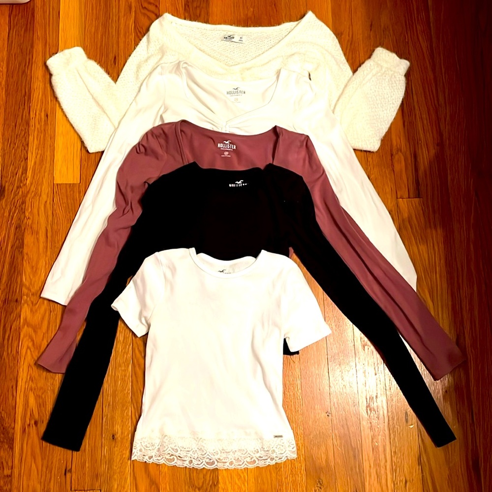 5 Hollister tops - four are size XS and one is sized XXS. Gently wornn.